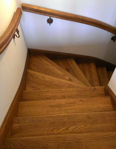 drewniane schody wewnętrzne